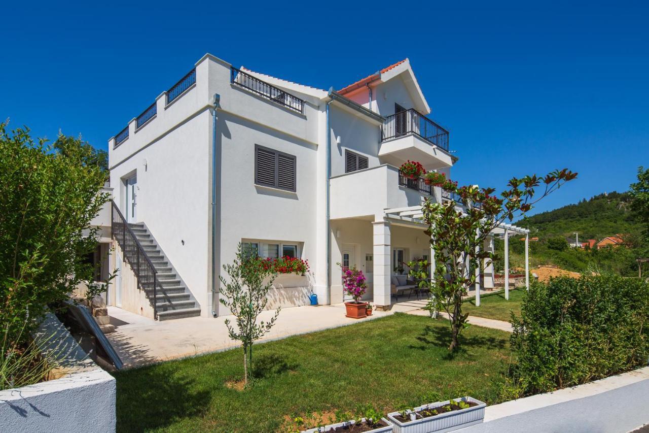 3 Luxury Bedroom Apartment Emma Sinj Kültér fotó